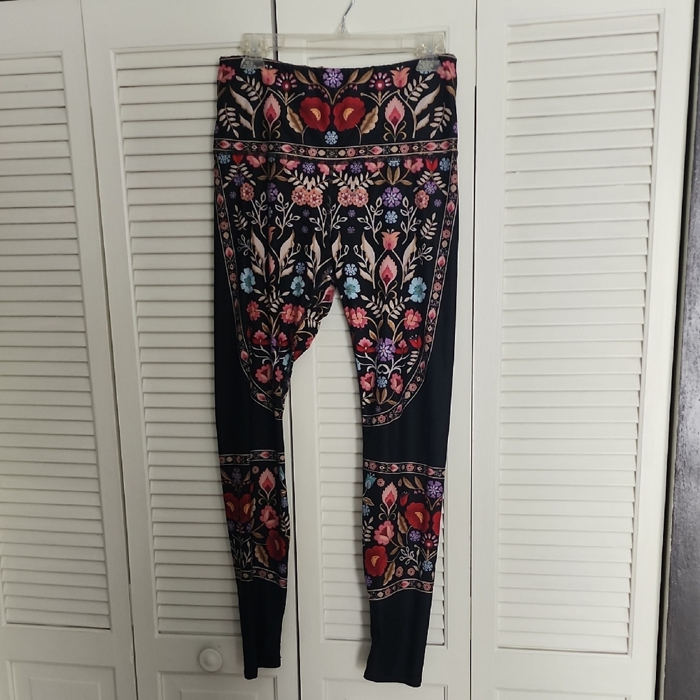 ALO Yoga Red and Pink Leggings with Vibrant Pattern
